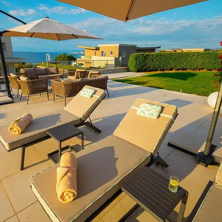Vila Beautiful Grand Deluxe Celine